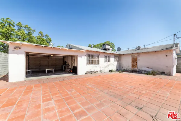 $949,000 | 711 North Priscilla Lane, Burbank, CA 91505