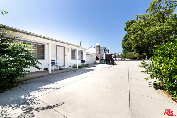 $949,000 | 711 North Priscilla Lane, Burbank, CA 91505