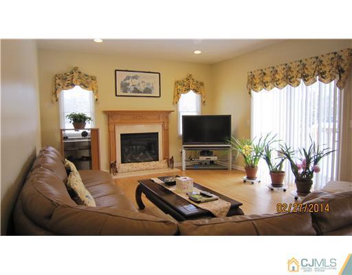 613 Perlee Avenue Raritan, NJ 08869 - Photo 3 of 20