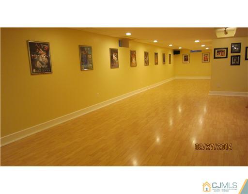 613 Perlee Avenue Raritan, NJ 08869 - Photo 8 of 20