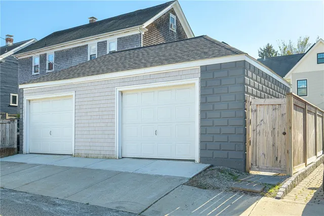 $1,950,000 | 604 Thames Street, Newport, RI 02840