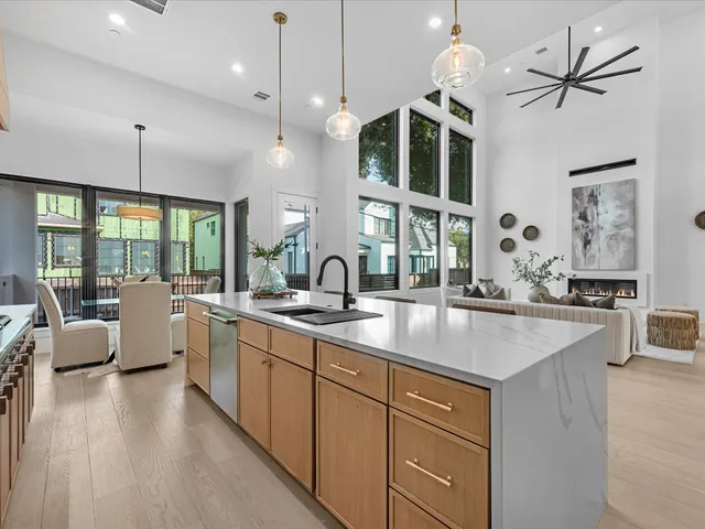 $1,599,990 | 811 Woodstock Street, Bellaire, TX 77401