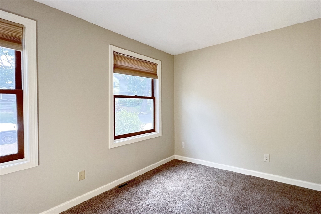 31 Crawford Circle Springfield, MA 01108 - Photo 15 of 41
