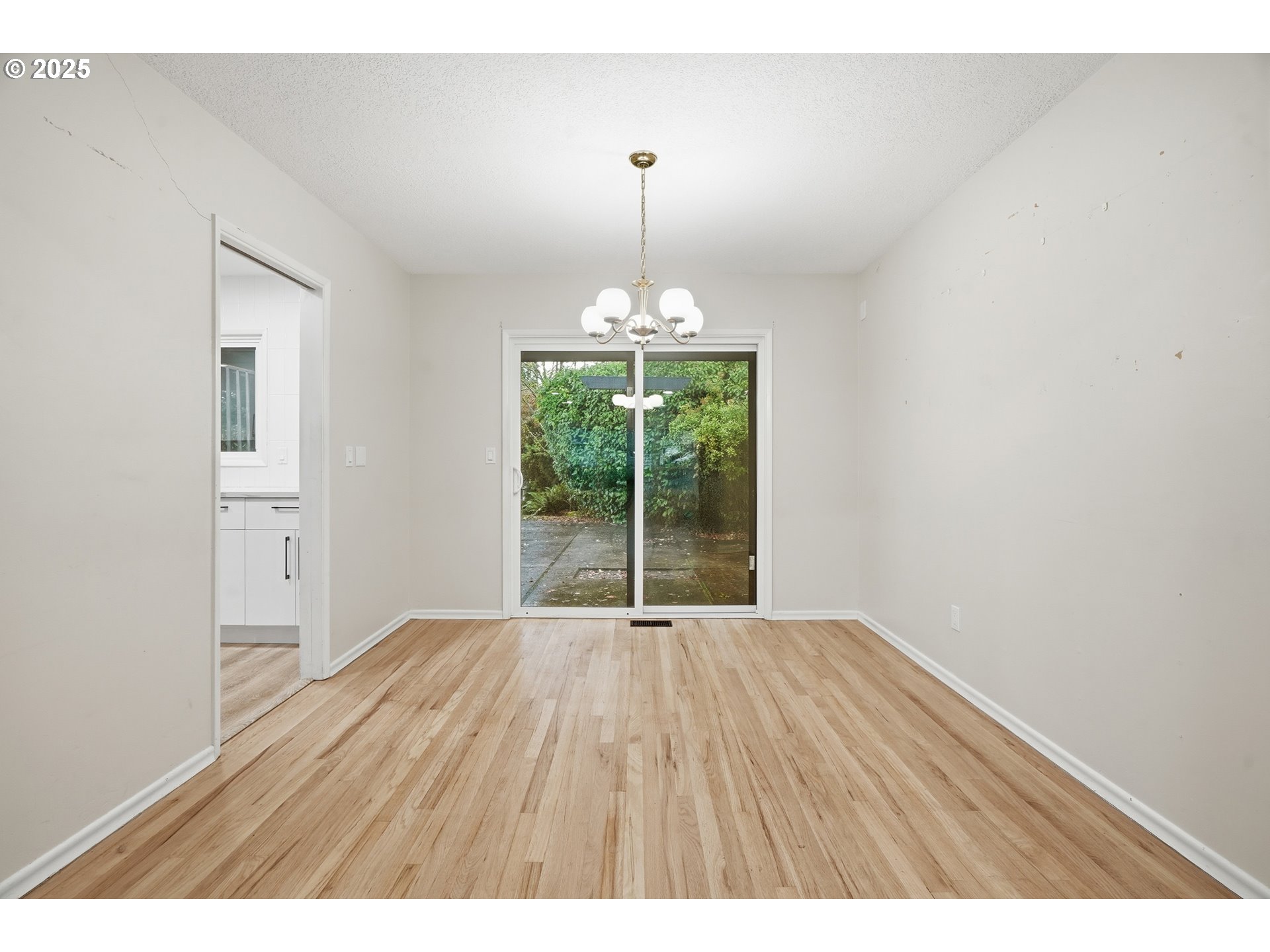 5555 Southwest Dover Court Portland, OR 97225 - Photo 11 of 38