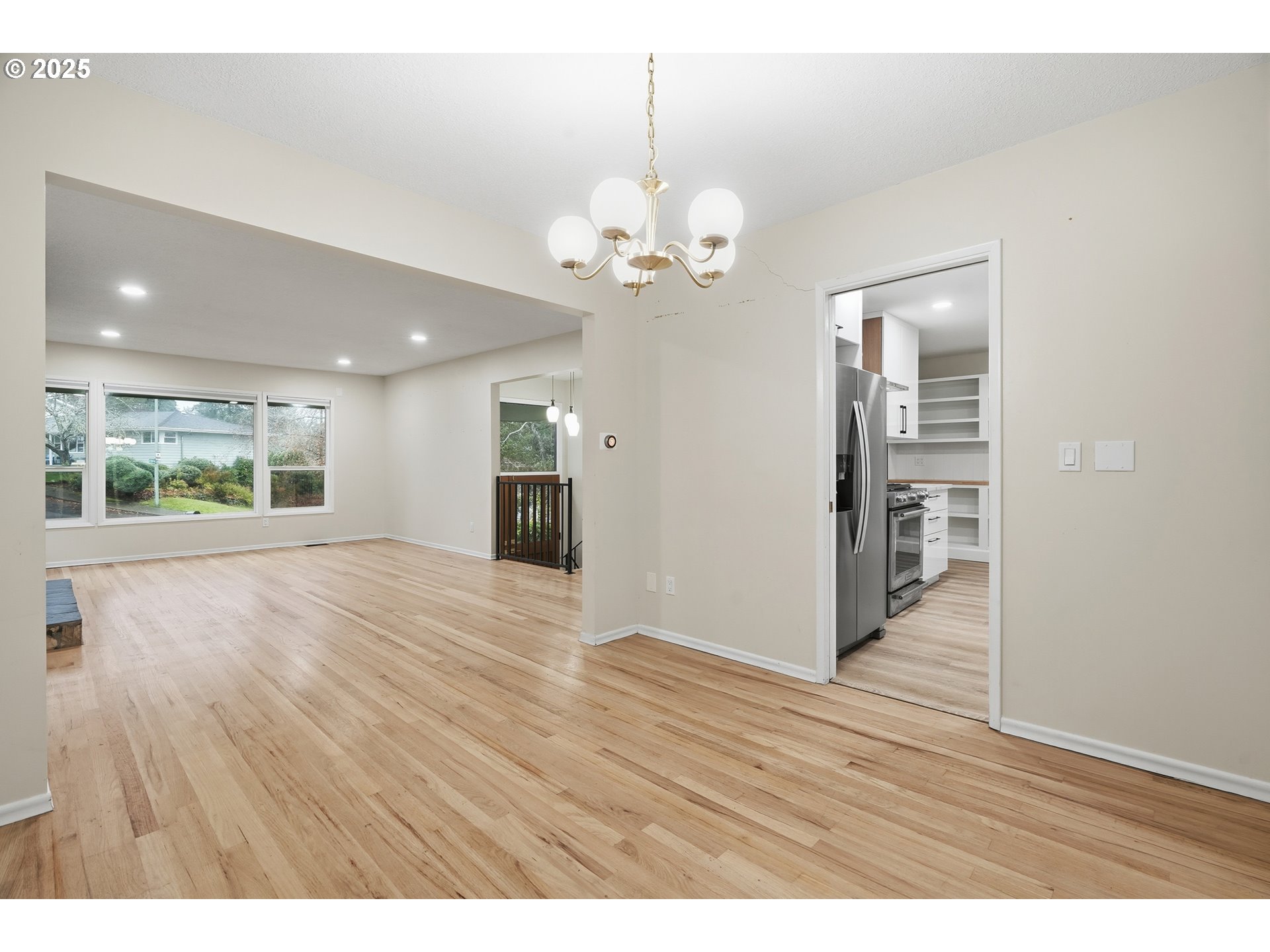 5555 Southwest Dover Court Portland, OR 97225 - Photo 12 of 38