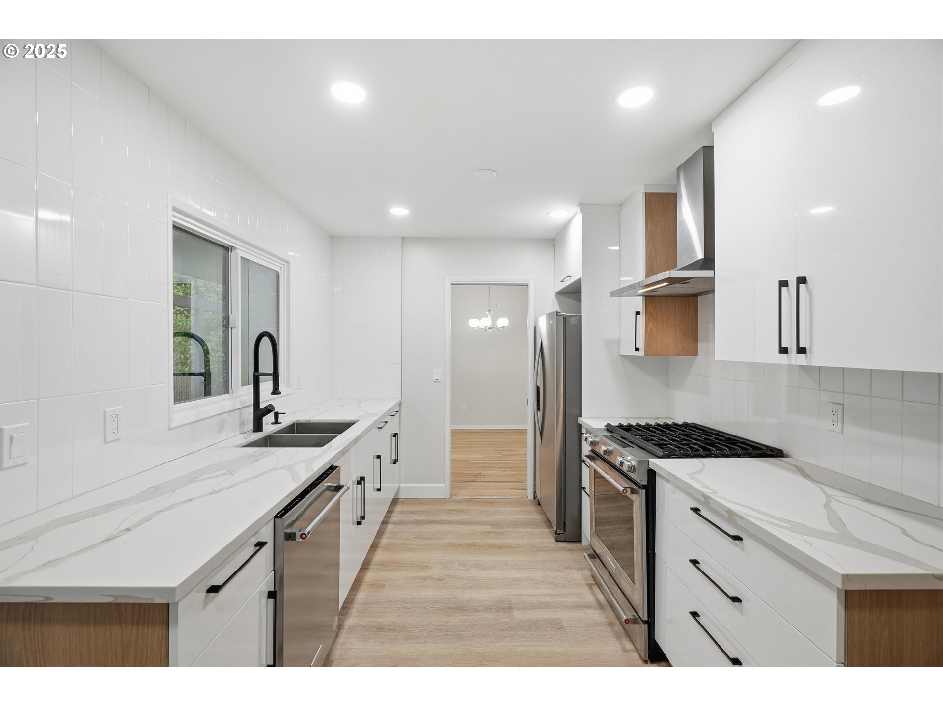 5555 Southwest Dover Court Portland, OR 97225 - Photo 13 of 38