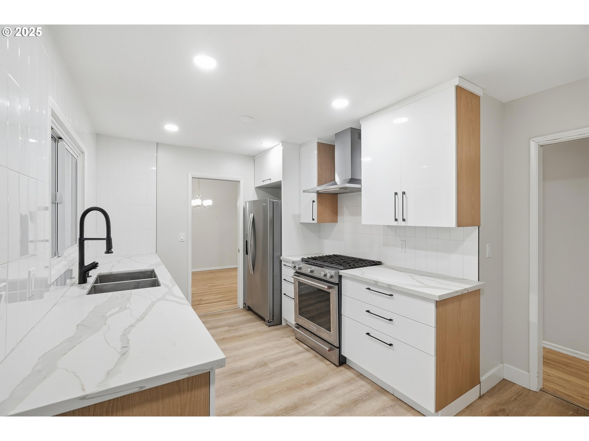 5555 Southwest Dover Court Portland, OR 97225 - Photo 14 of 38