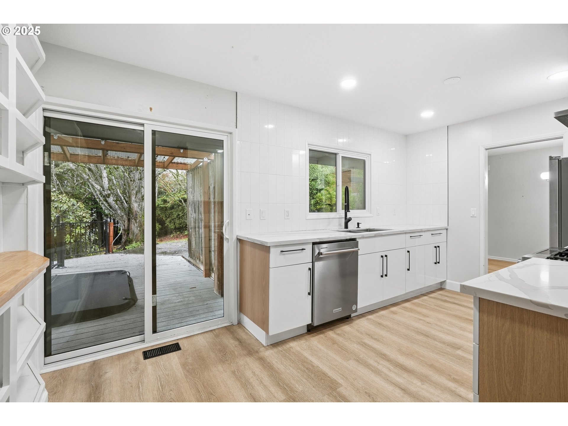 5555 Southwest Dover Court Portland, OR 97225 - Photo 15 of 38