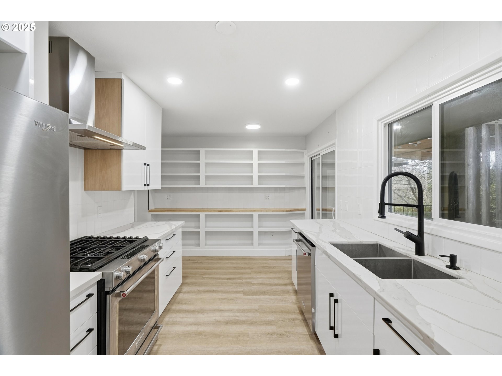 5555 Southwest Dover Court Portland, OR 97225 - Photo 16 of 38