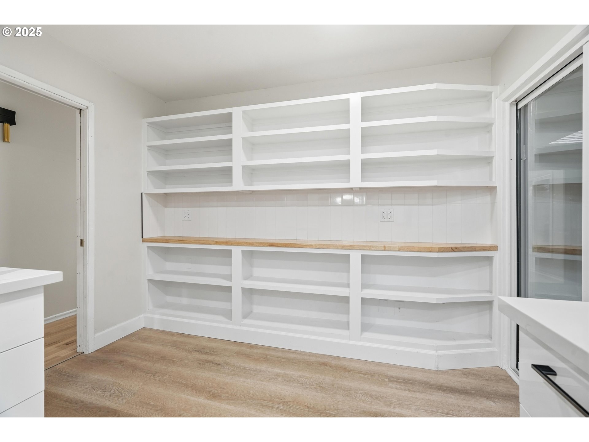 5555 Southwest Dover Court Portland, OR 97225 - Photo 17 of 38