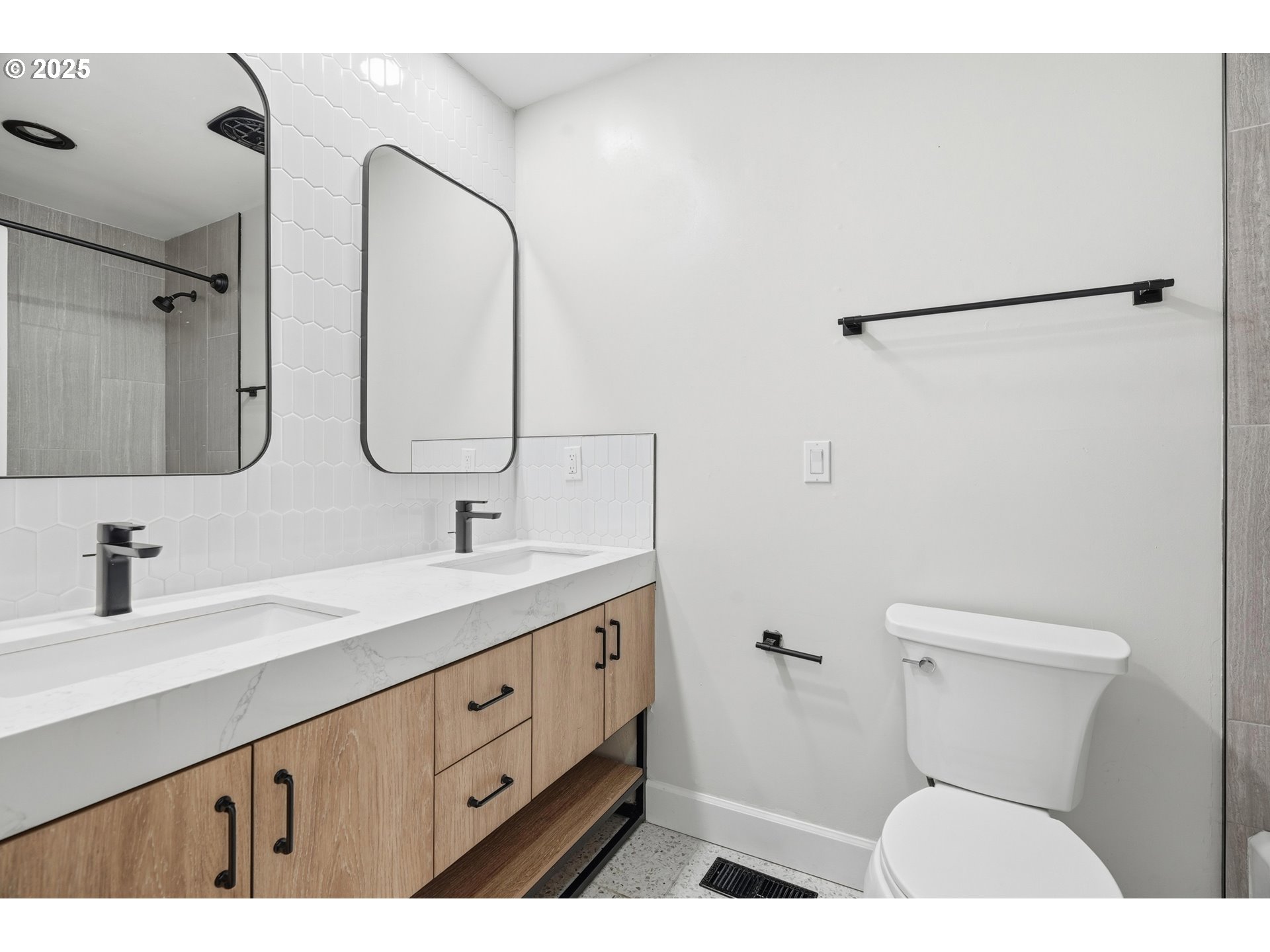 5555 Southwest Dover Court Portland, OR 97225 - Photo 19 of 38