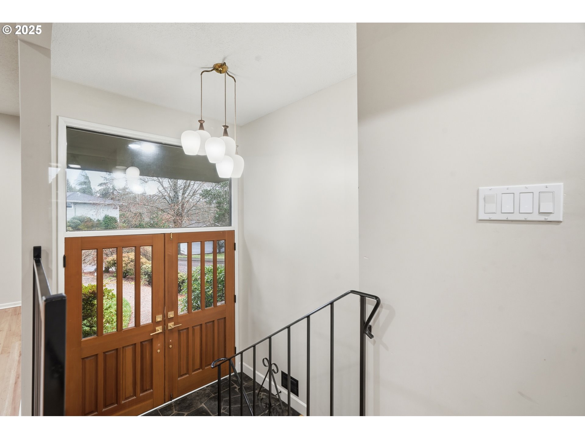 5555 Southwest Dover Court Portland, OR 97225 - Photo 6 of 38