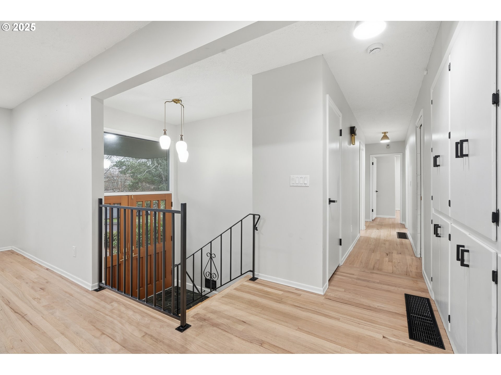 5555 Southwest Dover Court Portland, OR 97225 - Photo 7 of 38