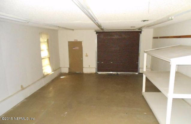 2905 Spring Park Road Jacksonville, FL 32207 - Photo 13 of 21 Garage