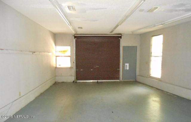 2905 Spring Park Road Jacksonville, FL 32207 - Photo 14 of 21 Garage