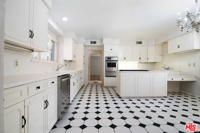 $9,800 | 180 North Highland Avenue, Los Angeles, CA 90036