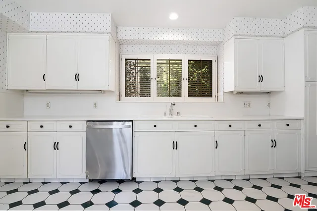 $9,800 | 180 North Highland Avenue, Los Angeles, CA 90036