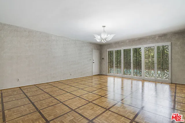 $9,800 | 180 North Highland Avenue, Los Angeles, CA 90036