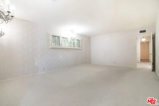 $9,800 | 180 North Highland Avenue, Los Angeles, CA 90036