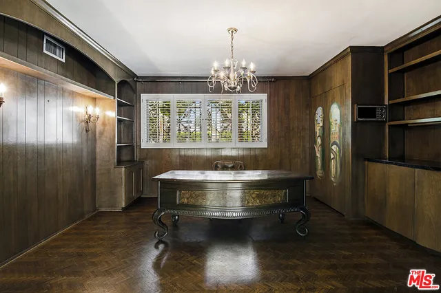 $9,800 | 180 North Highland Avenue, Los Angeles, CA 90036