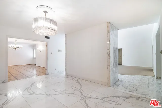 $9,800 | 180 North Highland Avenue, Los Angeles, CA 90036