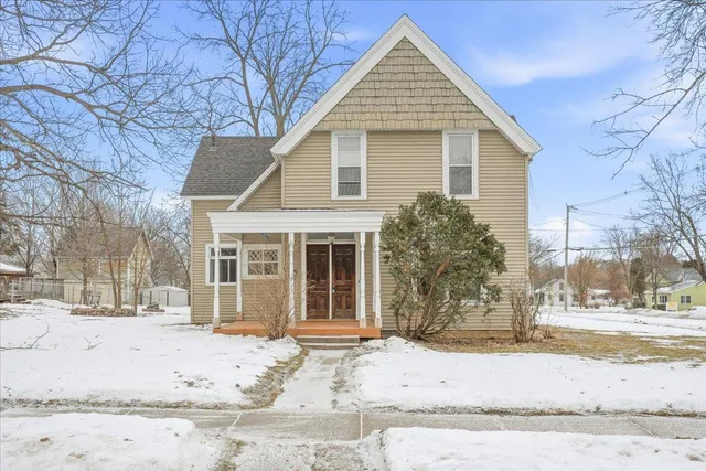 $288,888 | 102 North 4th Street, River Falls, WI 54022