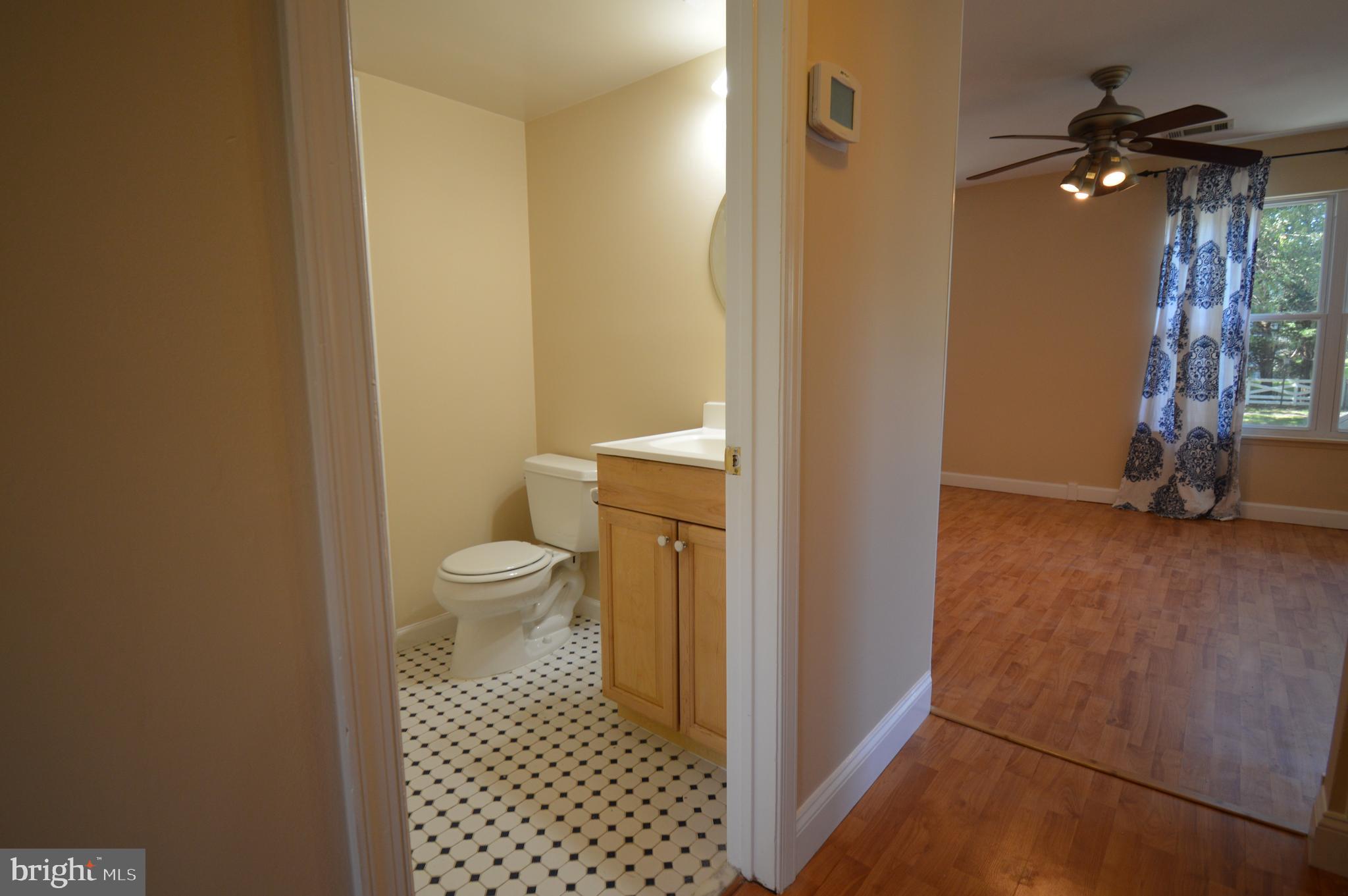 1615 Riedel Road Crofton, MD 21114 - Photo 10 of 37 1/2 Bath