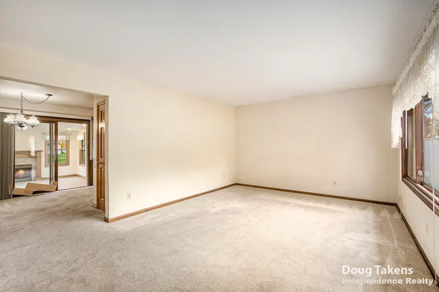 $329,700 | 1129 Elmwood Drive, Jenison, MI 49428