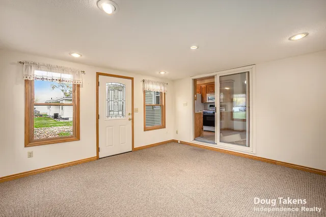 $329,700 | 1129 Elmwood Drive, Jenison, MI 49428