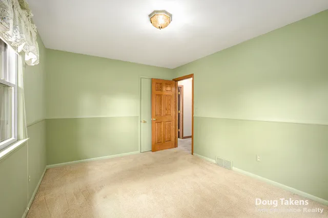 $329,700 | 1129 Elmwood Drive, Jenison, MI 49428