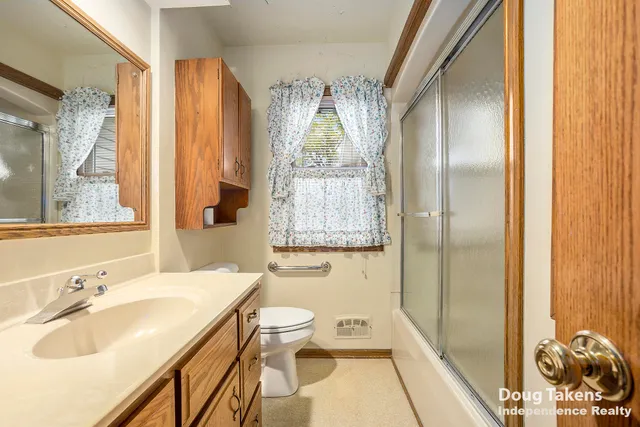 $329,700 | 1129 Elmwood Drive, Jenison, MI 49428