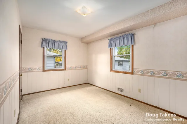 $329,700 | 1129 Elmwood Drive, Jenison, MI 49428