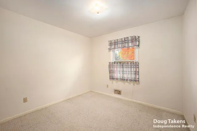 $329,700 | 1129 Elmwood Drive, Jenison, MI 49428