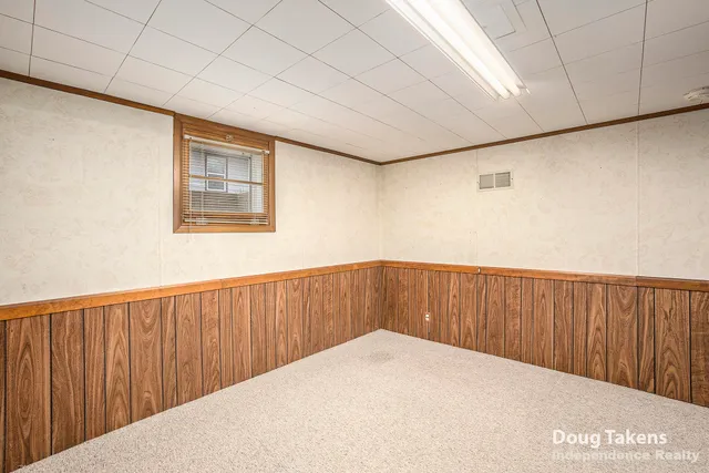 $329,700 | 1129 Elmwood Drive, Jenison, MI 49428