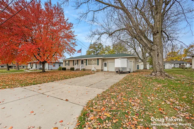 $329,700 | 1129 Elmwood Drive, Jenison, MI 49428