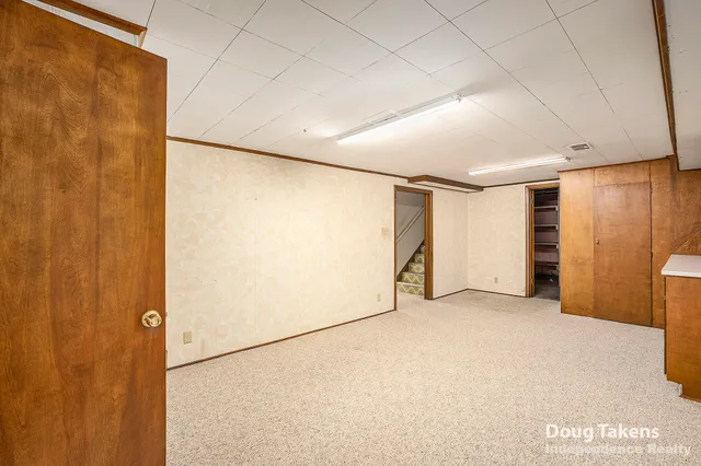 $329,700 | 1129 Elmwood Drive, Jenison, MI 49428