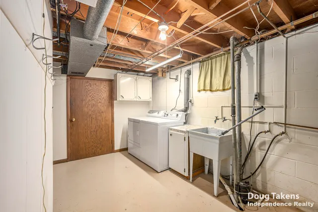 $329,700 | 1129 Elmwood Drive, Jenison, MI 49428