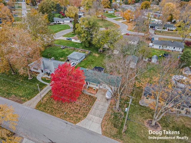 $329,700 | 1129 Elmwood Drive, Jenison, MI 49428