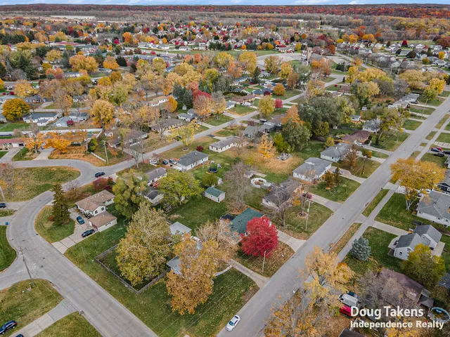 $329,700 | 1129 Elmwood Drive, Jenison, MI 49428