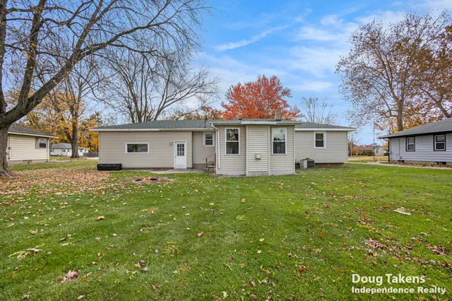 $329,700 | 1129 Elmwood Drive, Jenison, MI 49428