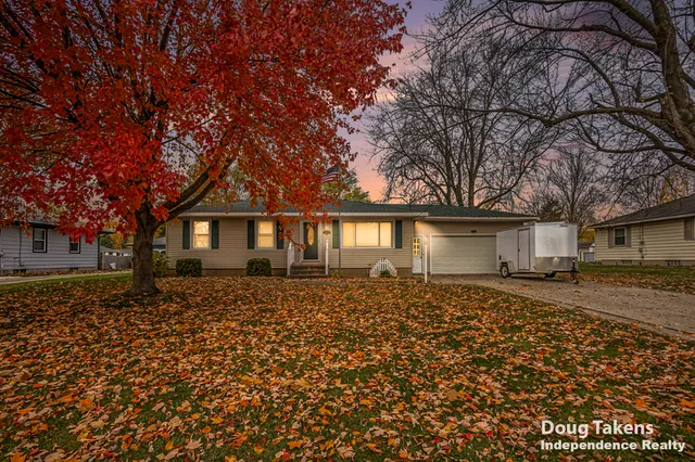 $329,700 | 1129 Elmwood Drive, Jenison, MI 49428