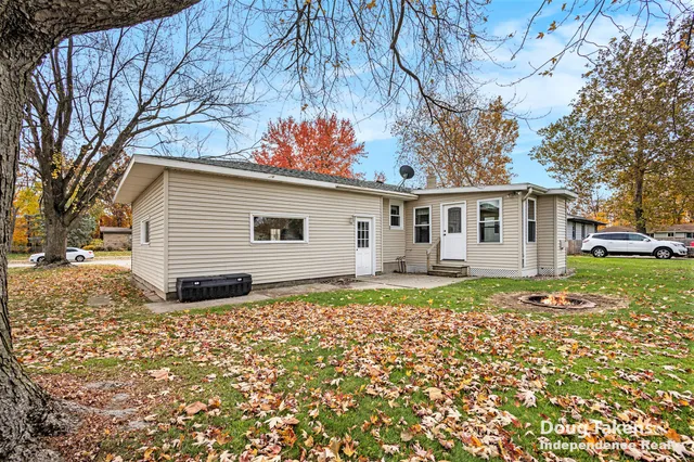 $329,700 | 1129 Elmwood Drive, Jenison, MI 49428