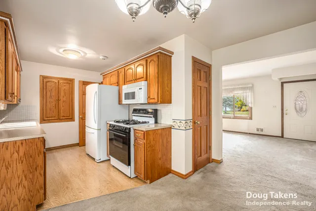 $329,700 | 1129 Elmwood Drive, Jenison, MI 49428