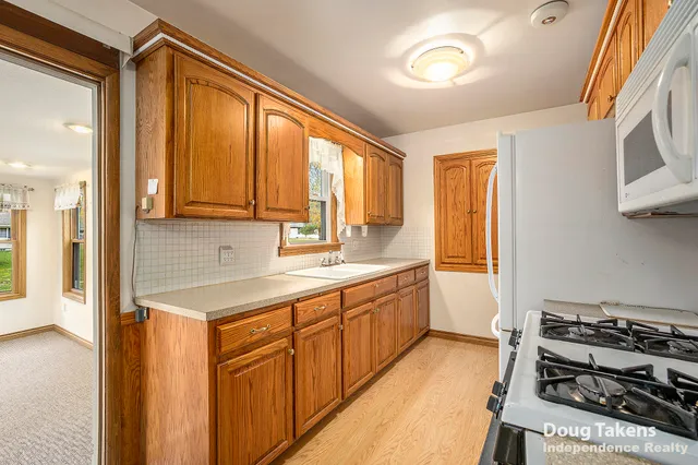 $329,700 | 1129 Elmwood Drive, Jenison, MI 49428