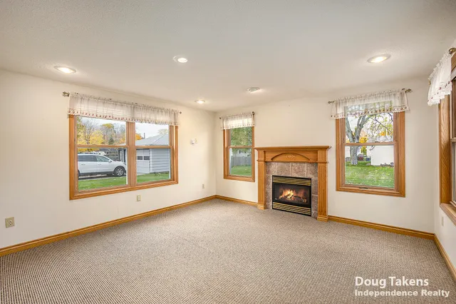 $329,700 | 1129 Elmwood Drive, Jenison, MI 49428