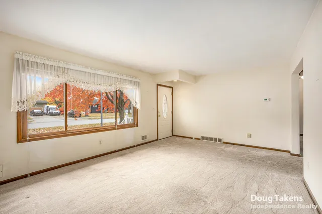 $329,700 | 1129 Elmwood Drive, Jenison, MI 49428