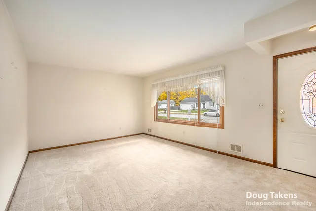 $329,700 | 1129 Elmwood Drive, Jenison, MI 49428