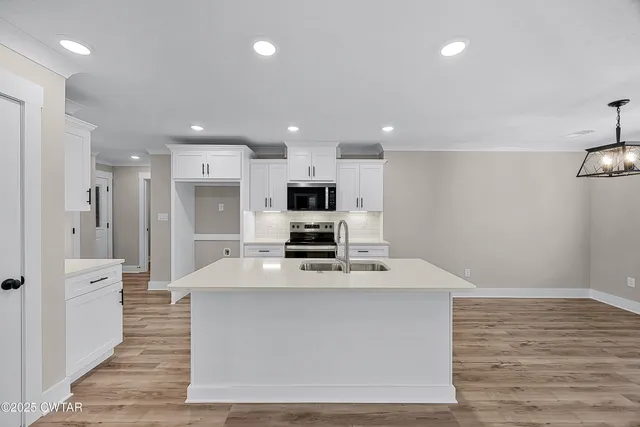 a view of empty room with wooden floor and ceiling fan