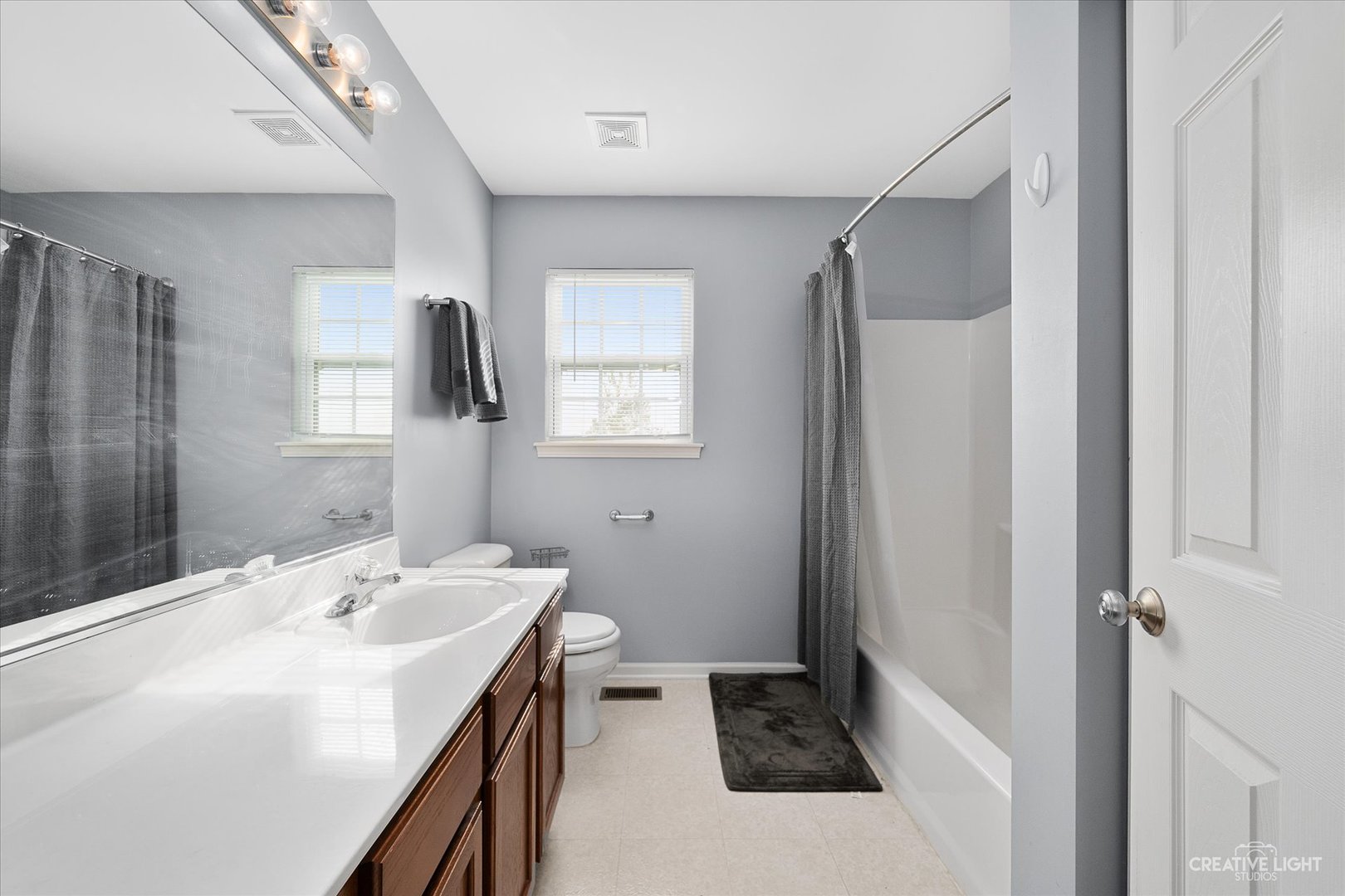 2640 Pecos Circle Montgomery, IL 60538 - Photo 16 of 31 a bathroom with a sink and a mirror