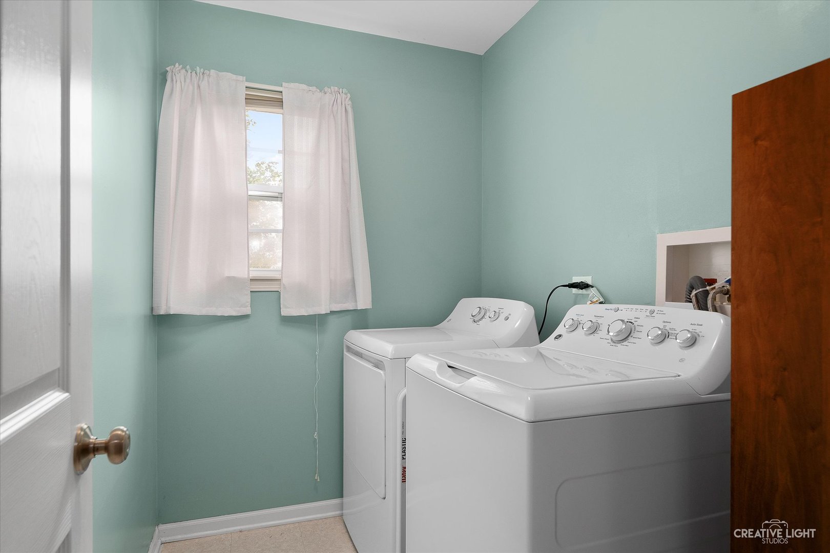 2640 Pecos Circle Montgomery, IL 60538 - Photo 19 of 31 a utility room with dryer and washer